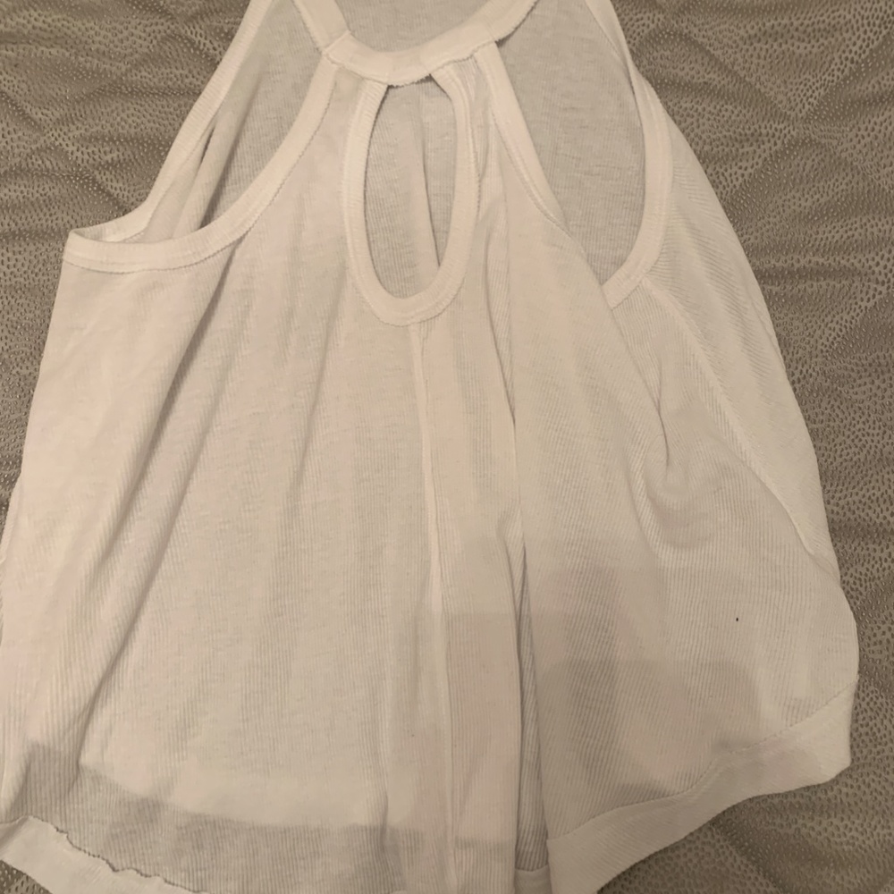 Basic white top - Picture 2 of 2